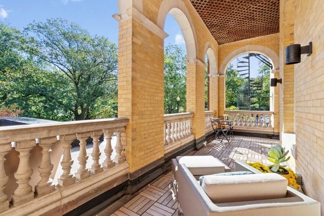 60 W Glen Rd 101, Brookline, MA 02445