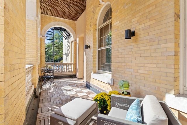 60 W Glen Rd 101, Brookline, MA 02445