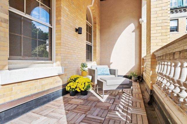 60 W Glen Rd 101, Brookline, MA 02445