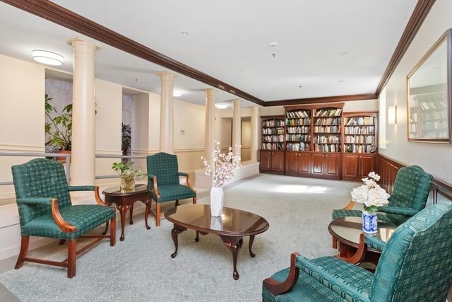 60 W Glen Rd 101, Brookline, MA 02445