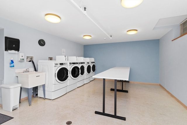 60 W Glen Rd 101, Brookline, MA 02445