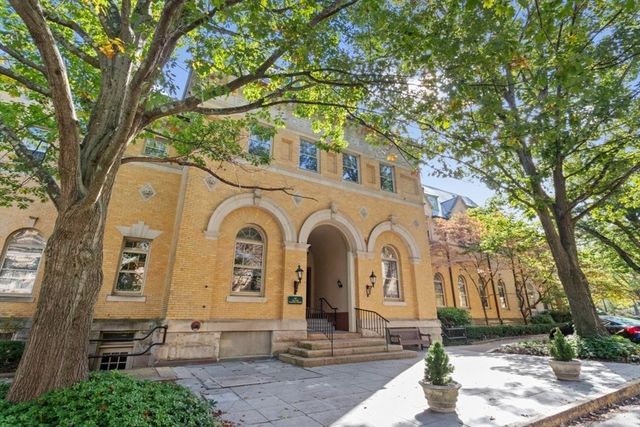 60 W Glen Rd 101, Brookline, MA 02445