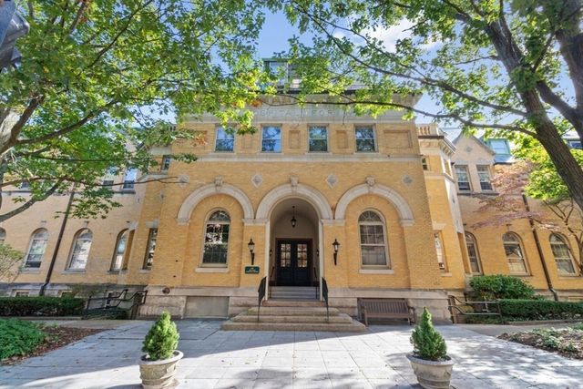 60 W Glen Rd 101, Brookline, MA 02445