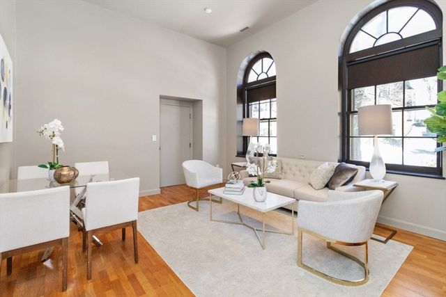 60 W Glen Rd 101, Brookline, MA 02445