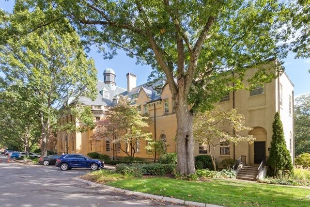 60 W Glen Rd 101, Brookline, MA 02445