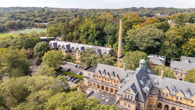 60 W Glen Rd 101, Brookline, MA 02445