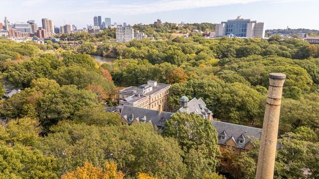 60 W Glen Rd 101, Brookline, MA 02445