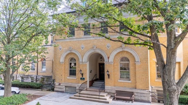 60 W Glen Rd 101, Brookline, MA 02445