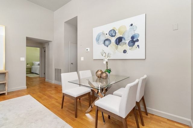 60 W Glen Rd 101, Brookline, MA 02445