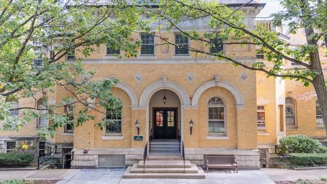 60 W Glen Rd 101, Brookline, MA 02445