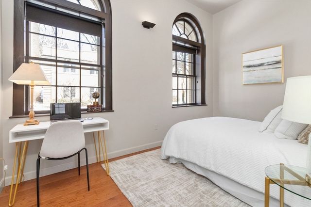 60 W Glen Rd 101, Brookline, MA 02445