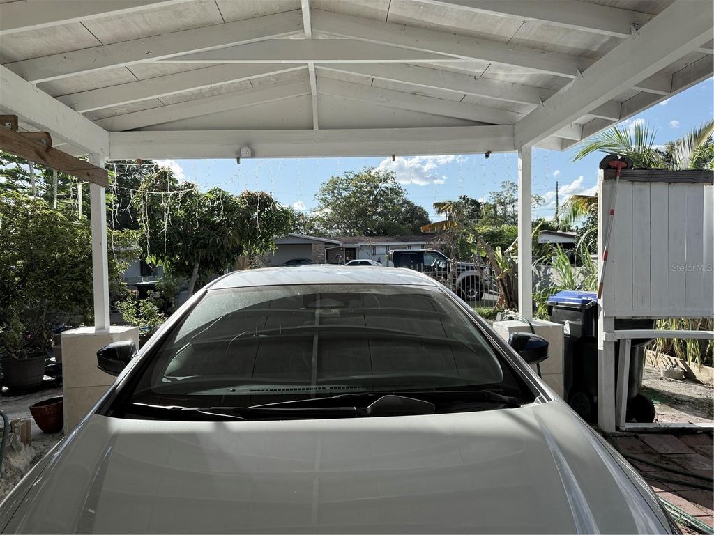 Image 11 of property listing at 6313 WILLOW OAK LANE, Orlando, FL 32809