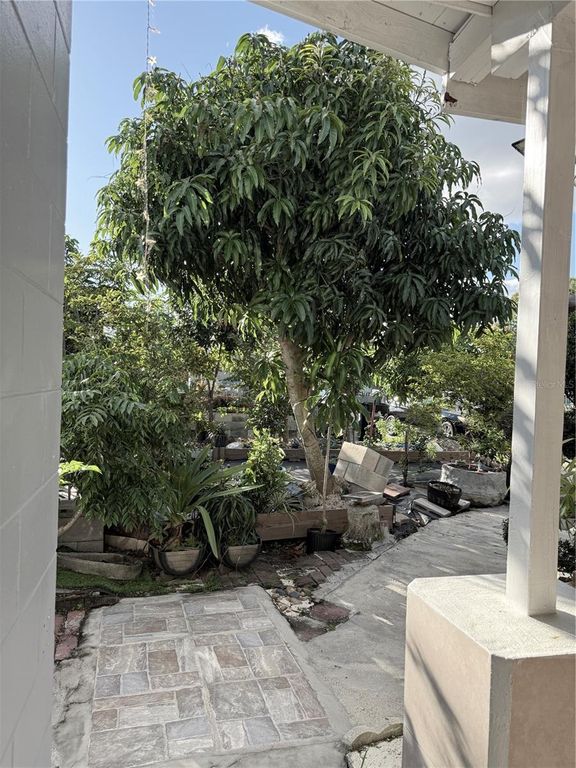 Image 12 of property listing at 6313 WILLOW OAK LANE, Orlando, FL 32809