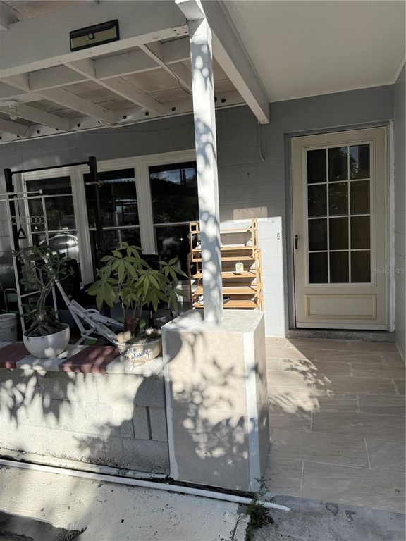 Image 13 of property listing at 6313 WILLOW OAK LANE, Orlando, FL 32809