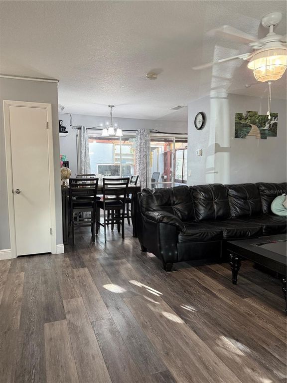 Image 15 of property listing at 6313 WILLOW OAK LANE, Orlando, FL 32809