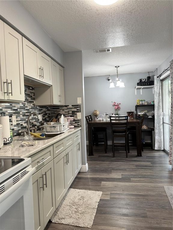 Image 19 of property listing at 6313 WILLOW OAK LANE, Orlando, FL 32809