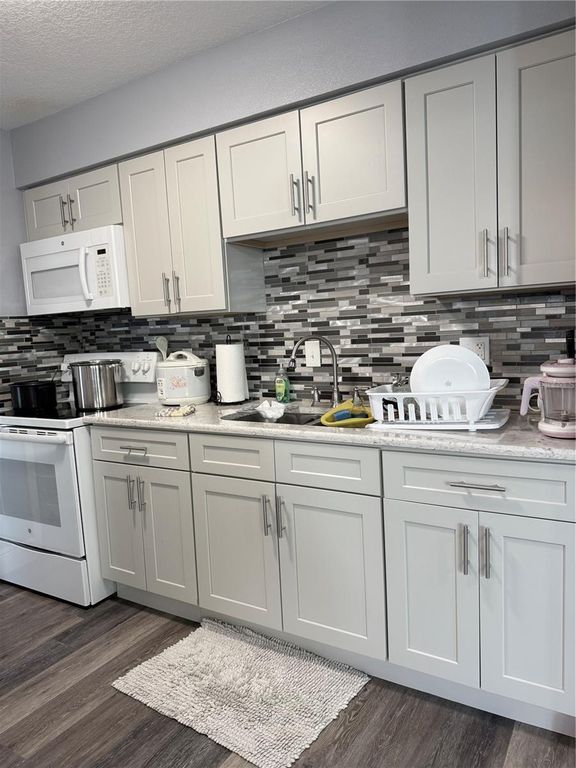 Image 20 of property listing at 6313 WILLOW OAK LANE, Orlando, FL 32809