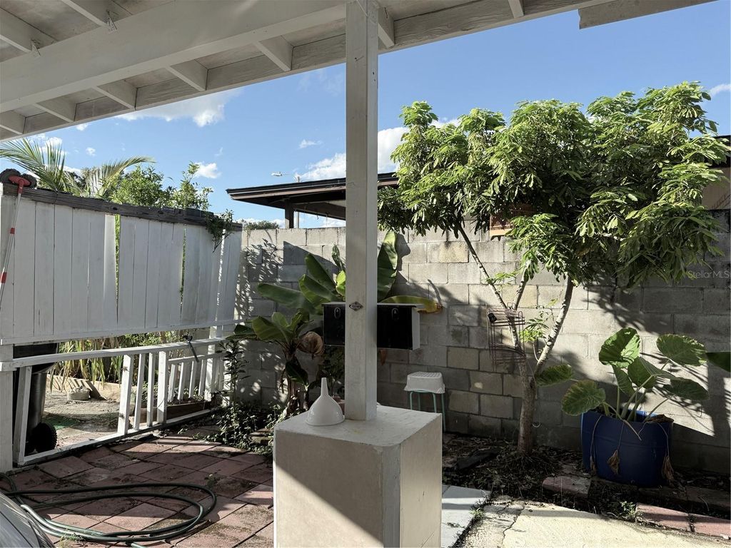 Image 5 of property listing at 6313 WILLOW OAK LANE, Orlando, FL 32809