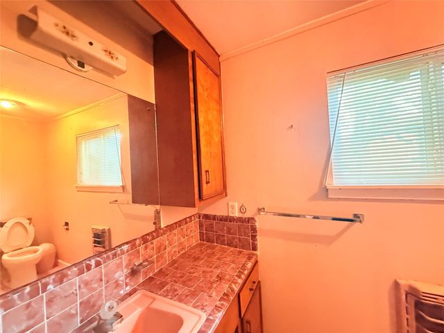 1747 W 10th Street, Freeport, TX 77541