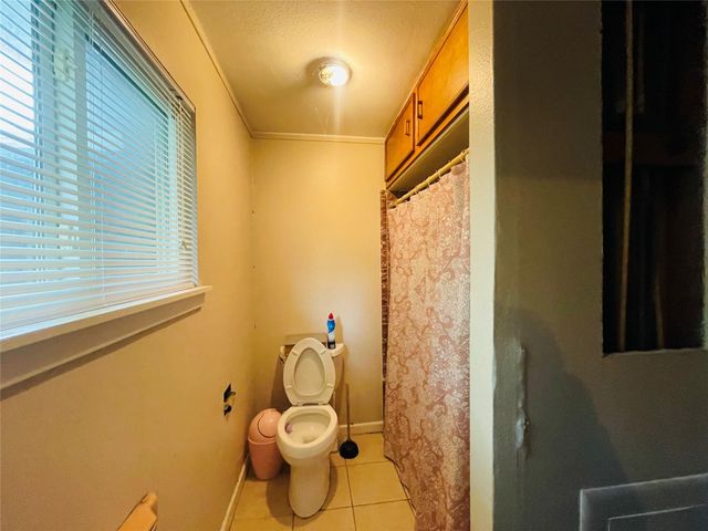 1747 W 10th Street, Freeport, TX 77541