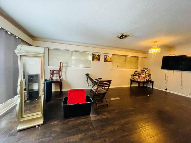 1747 W 10th Street, Freeport, TX 77541