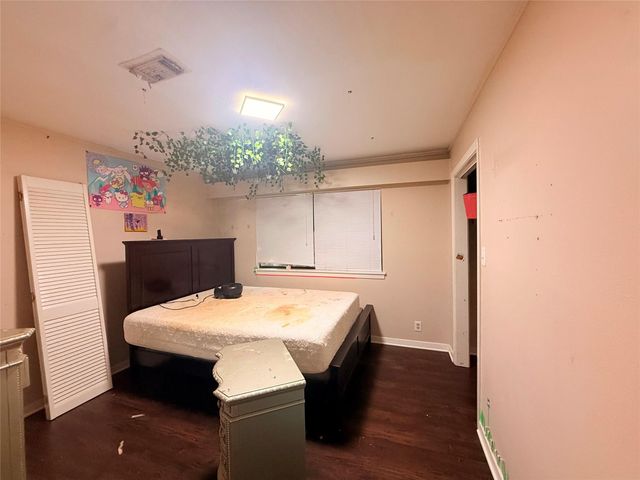 1747 W 10th Street, Freeport, TX 77541