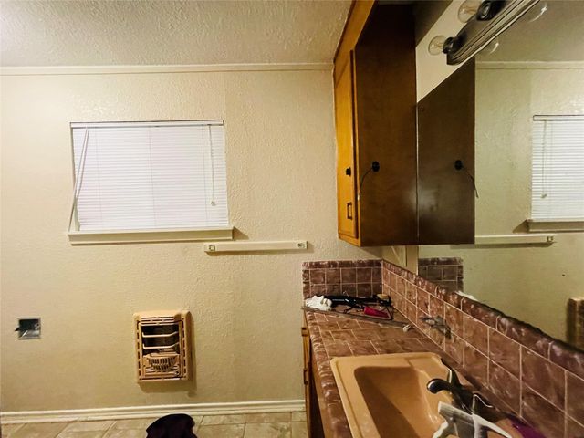 1747 W 10th Street, Freeport, TX 77541