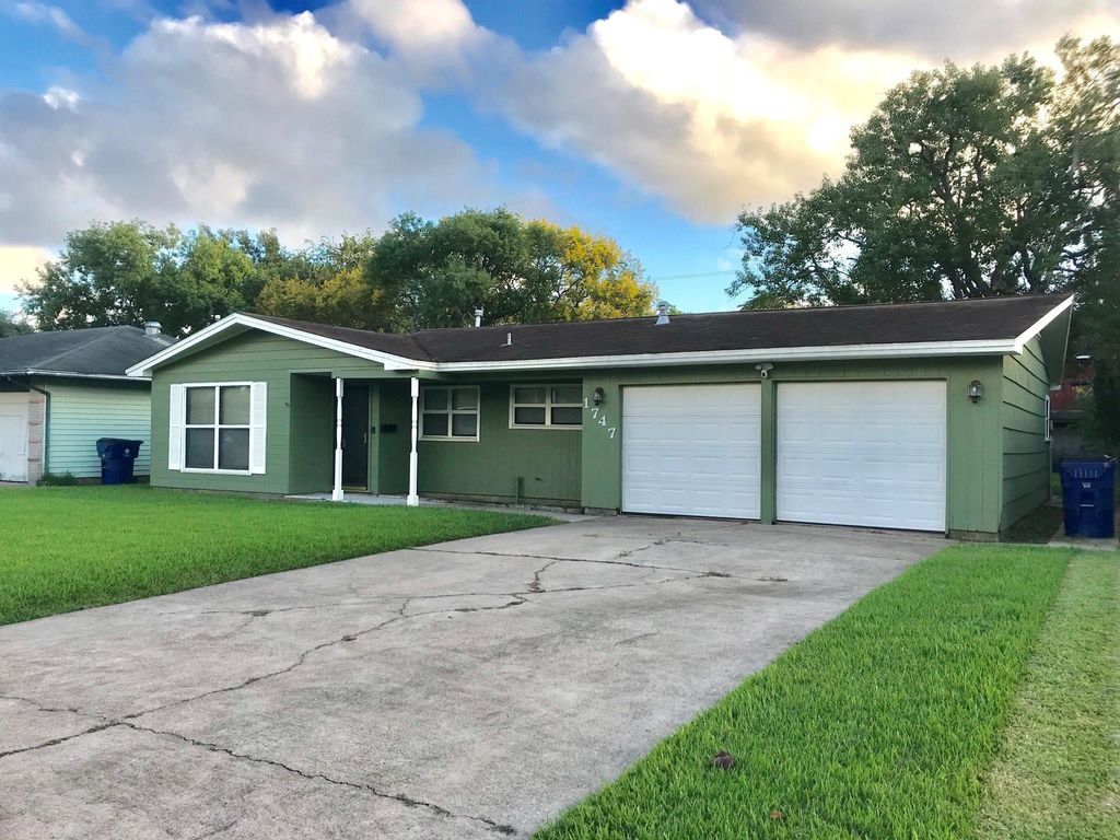 1747 W 10th Street, Freeport, TX 77541