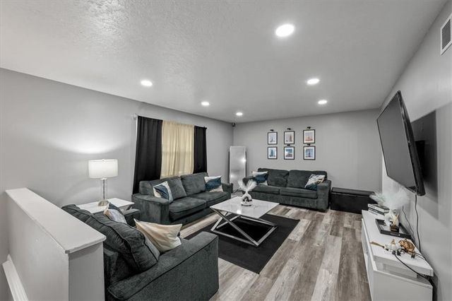 6815 E 99th Terrace, Kansas City, MO 64134