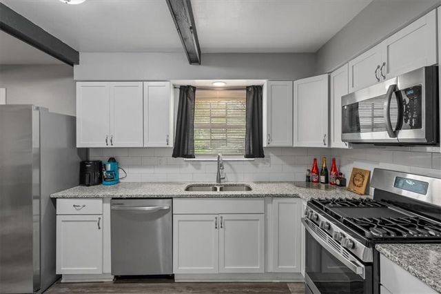 6815 E 99th Terrace, Kansas City, MO 64134