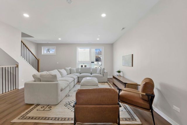 944 Beloit Avenue 2, Forest Park, IL 60130