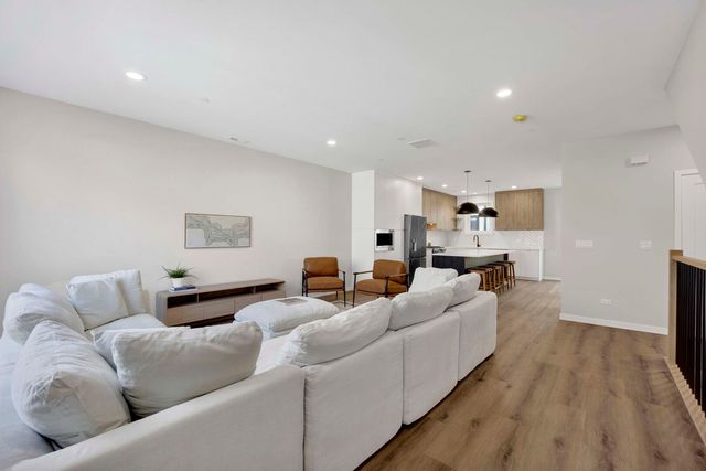 944 Beloit Avenue 2, Forest Park, IL 60130