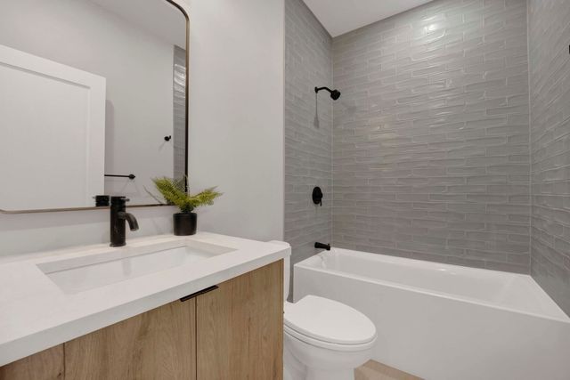 944 Beloit Avenue 2, Forest Park, IL 60130