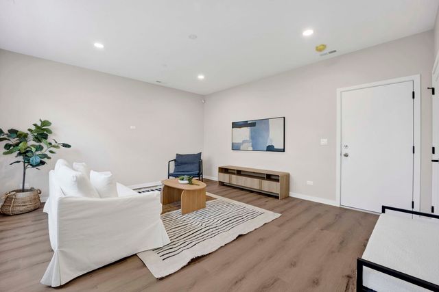 944 Beloit Avenue 2, Forest Park, IL 60130