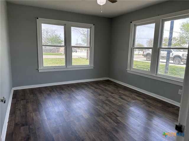 105 E Huebinger Street, Marion, TX 78124