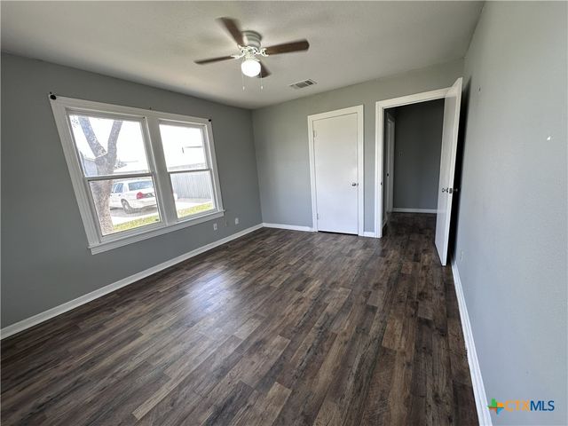 105 E Huebinger Street, Marion, TX 78124