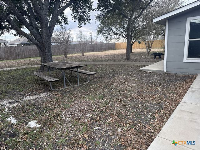 105 E Huebinger Street, Marion, TX 78124