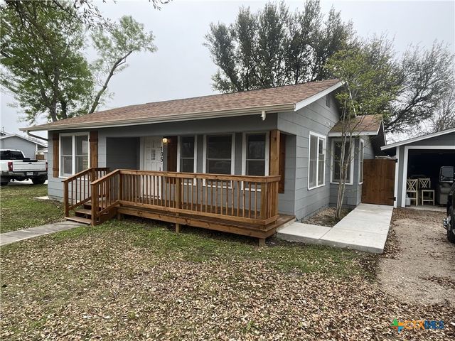 105 E Huebinger Street, Marion, TX 78124