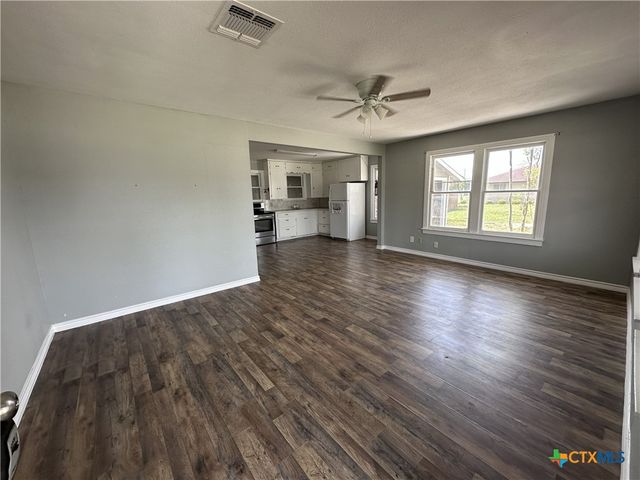 105 E Huebinger Street, Marion, TX 78124