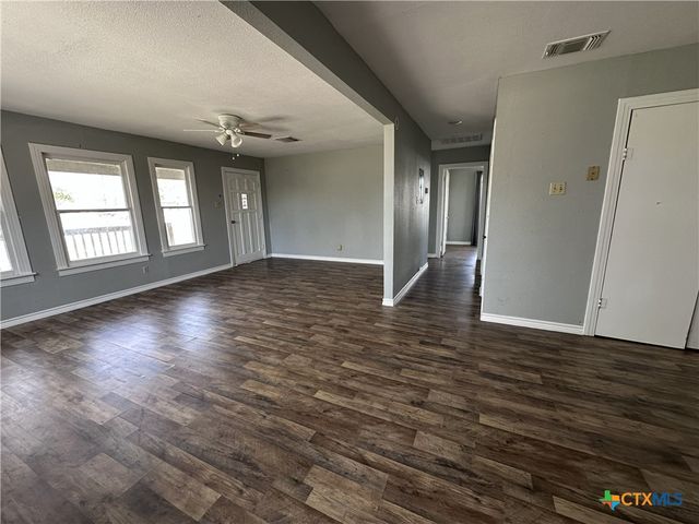 105 E Huebinger Street, Marion, TX 78124