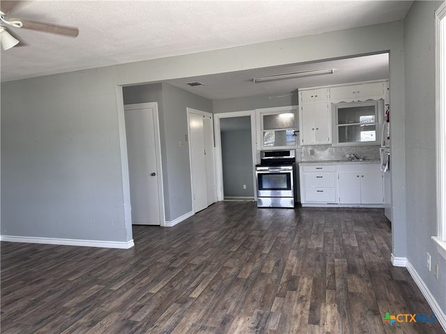 105 E Huebinger Street, Marion, TX 78124