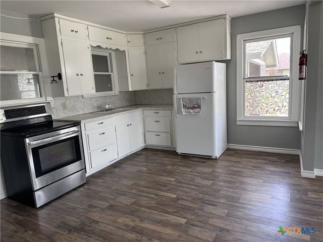 105 E Huebinger Street, Marion, TX 78124