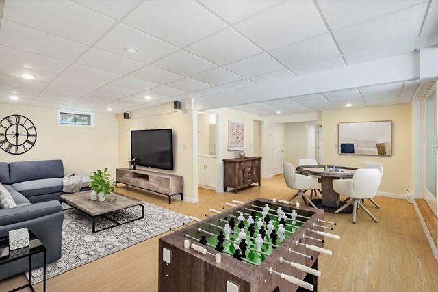 72 Walton Heath Way, Mashpee, MA 02649