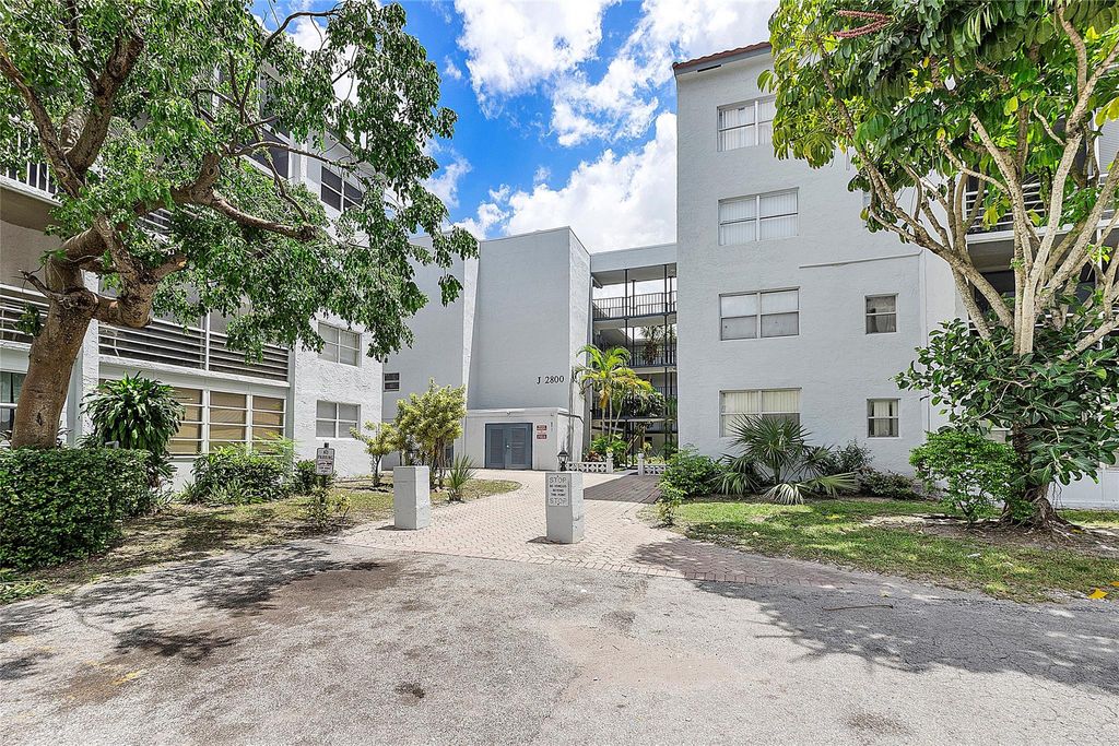 2800 Somerset Drive 202j, Lauderdale Lakes, FL 33311