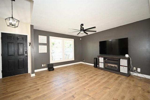 8505 N Mcdonald Avenue, Kansas City, MO 64153