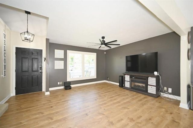 8505 N Mcdonald Avenue, Kansas City, MO 64153