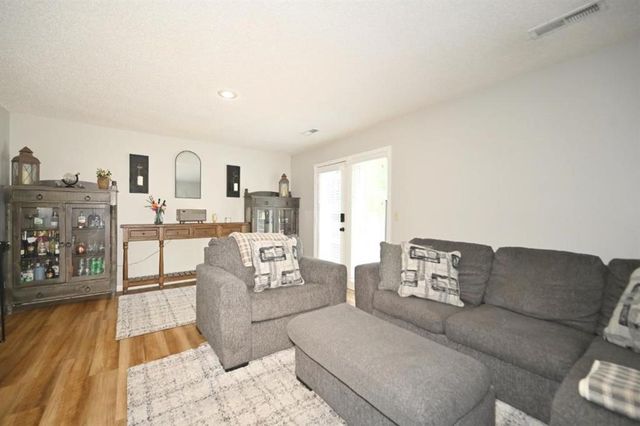 8505 N Mcdonald Avenue, Kansas City, MO 64153
