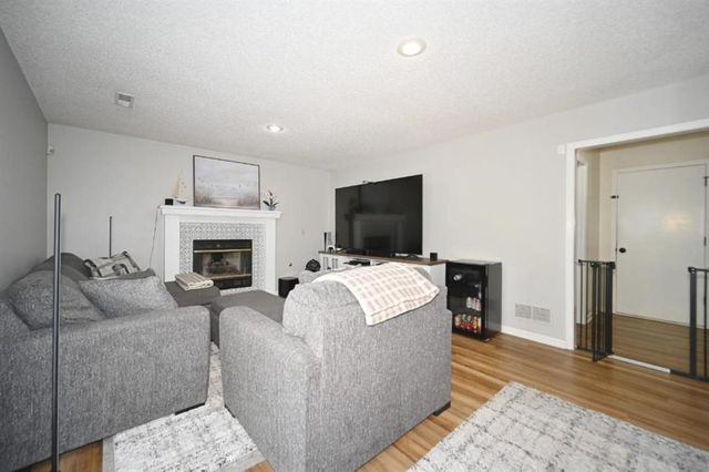 8505 N Mcdonald Avenue, Kansas City, MO 64153