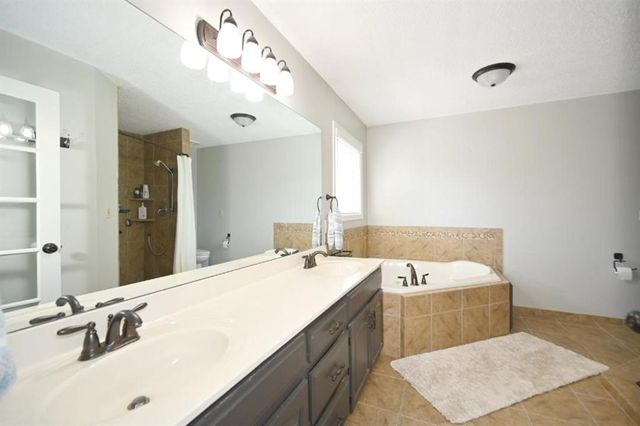 8505 N Mcdonald Avenue, Kansas City, MO 64153