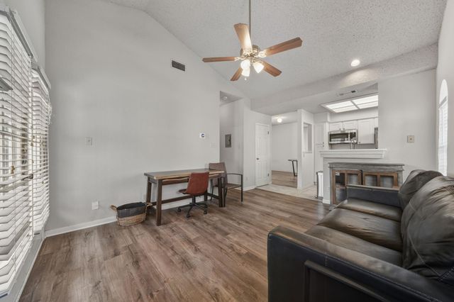 3111 Tom Green ST 306, Austin, TX 78705
